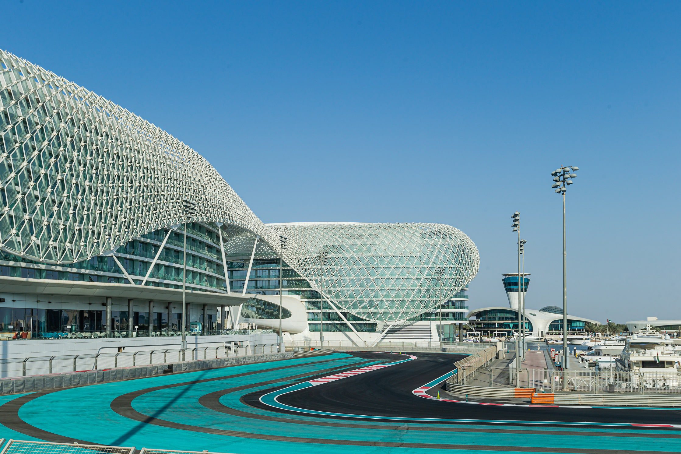 DRIVEN-YasMarinaCircuit-AbuDhabi-UAE-ADMM-Track-Hotel-Harbour