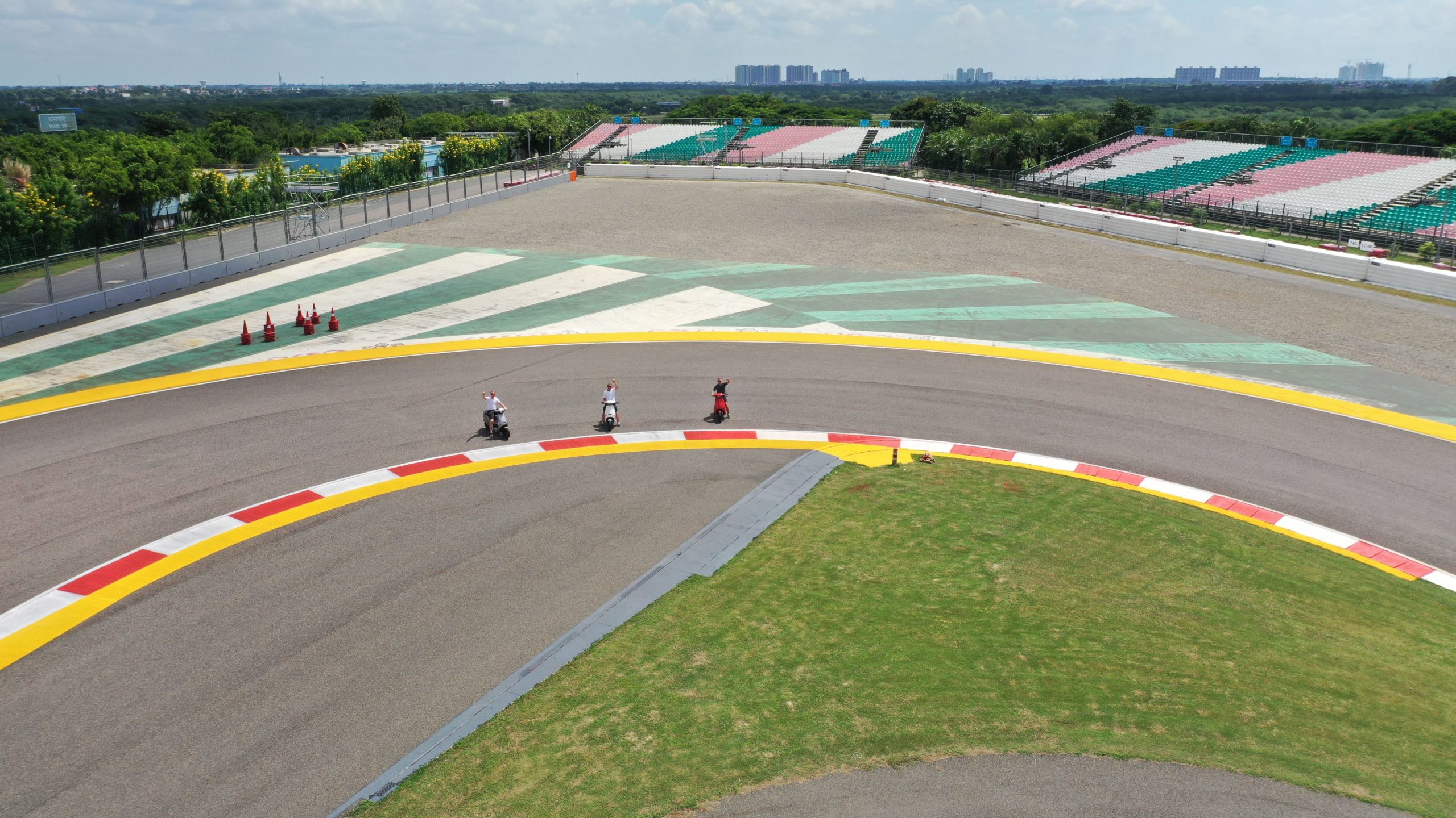 DRVN-BUD-T4-DroneBWGDKR Our experience spans from winning championships, operating leading race and country club venues and international FIA/FIM race track design.