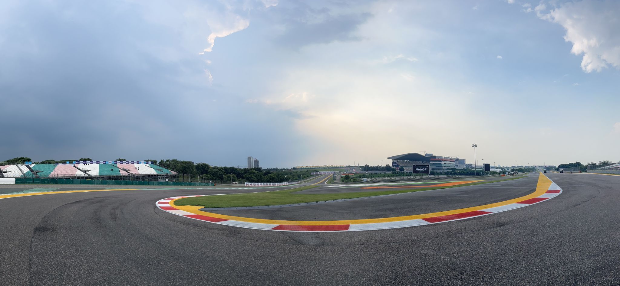 DRVN-BUD-T4-TrackKerbSky Driven International Race Track and Driving Course Design